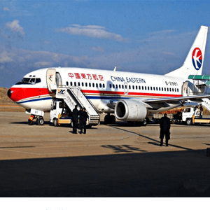 天津滨海机场货运航空快运业稳步发展的原因是什么？